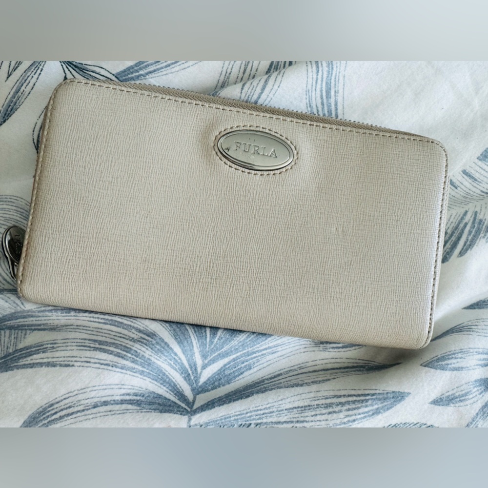 FURLA long wallet pure leather / off white / beige / zip around GUC - Picture 12 of 12